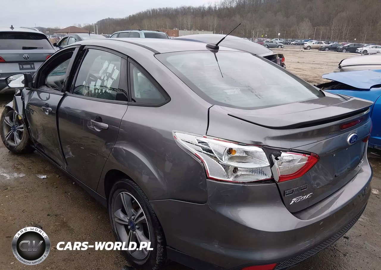 2014 Ford Focus Se VIN:1FADP3F26EL252953 - 3