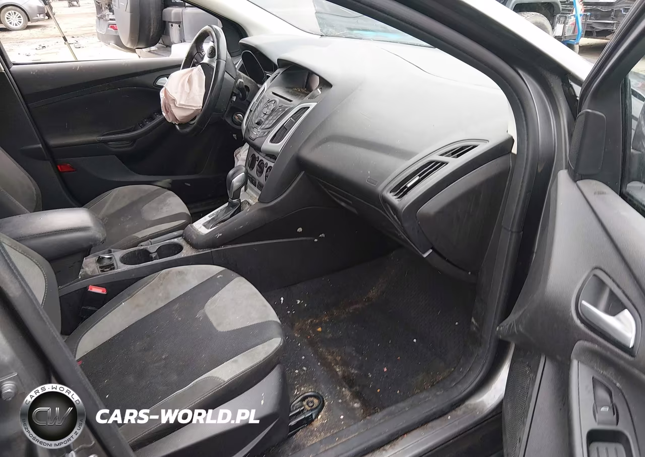 2014 Ford Focus Se VIN:1FADP3F26EL252953 - 5