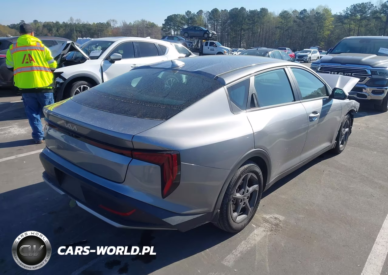 2025 Kia K4 Lxs VIN:3KPFT4DE4SE139797 - 4