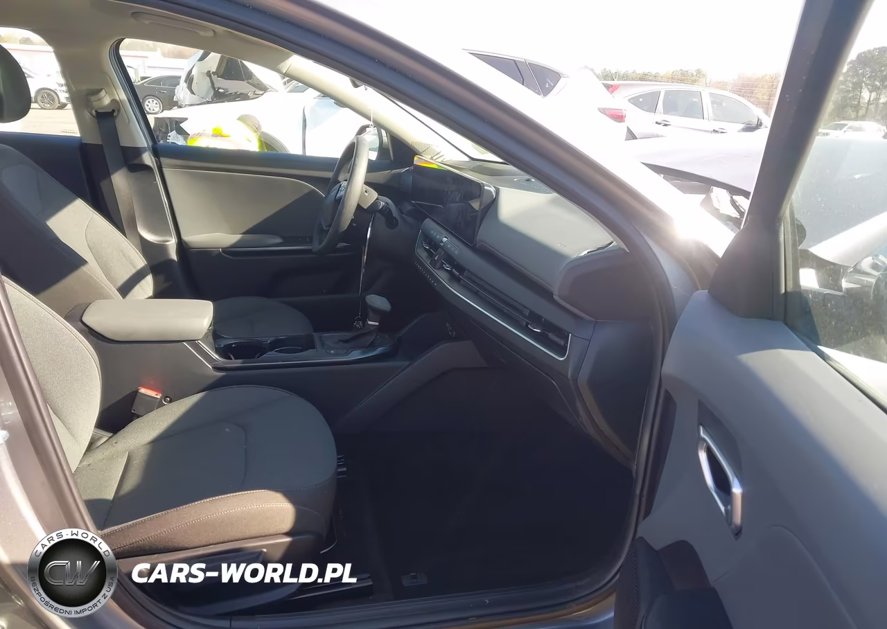 2025 Kia K4 Lxs VIN:3KPFT4DE4SE139797 - 5