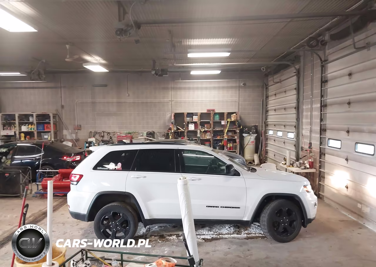 2019 Jeep Grand Cherokee Upland 4X4 VIN:1C4RJFAG8KC566265 - 13