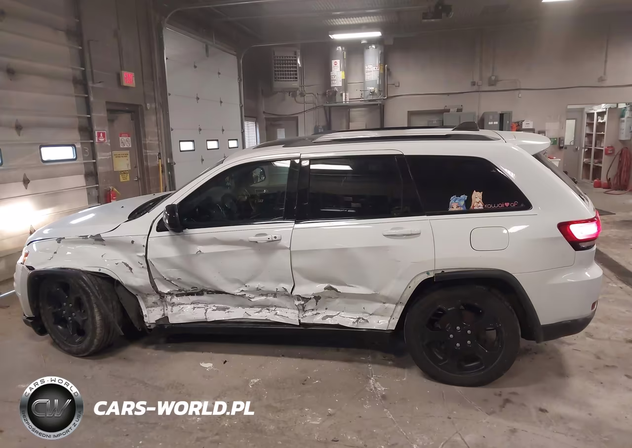 2019 Jeep Grand Cherokee Upland 4X4 VIN:1C4RJFAG8KC566265 - 14
