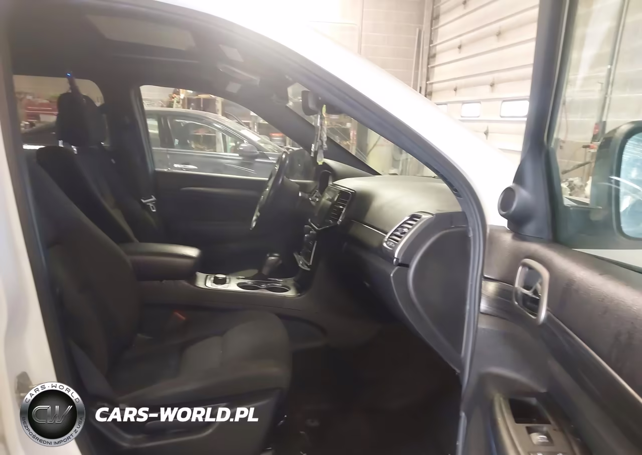 2019 Jeep Grand Cherokee Upland 4X4 VIN:1C4RJFAG8KC566265 - 5