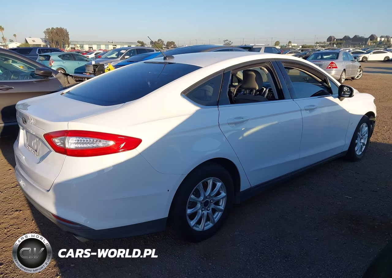 2015 Ford Fusion S VIN:3FA6P0G70FR306851 - 4