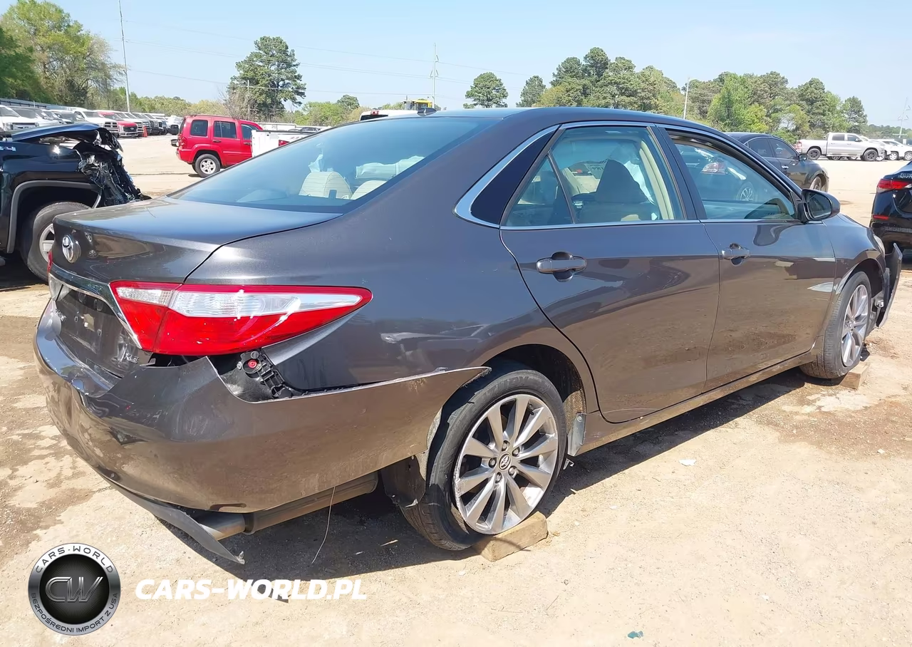 2015 Toyota Camry Xle VIN:4T4BF1FK7FR452830 - 4