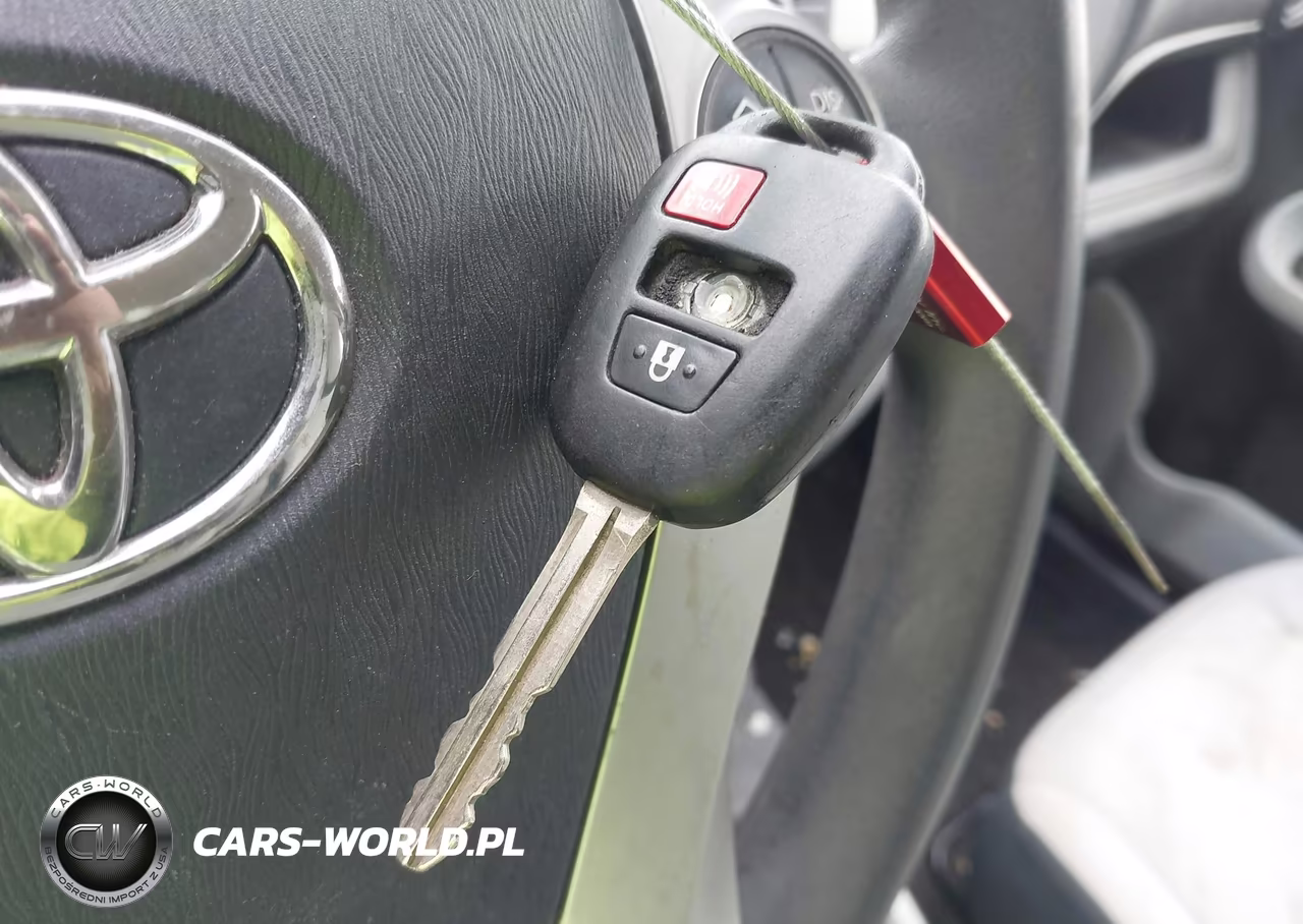 2014 Toyota Prius C One VIN:JTDKDTB36E1064163 - 11