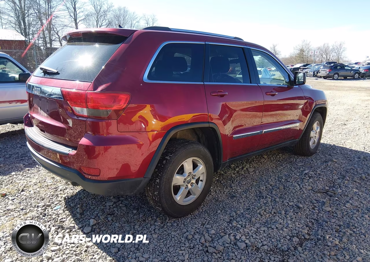 2013 Jeep Grand Cherokee Laredo VIN:1C4RJFAG2DC518697 - 4