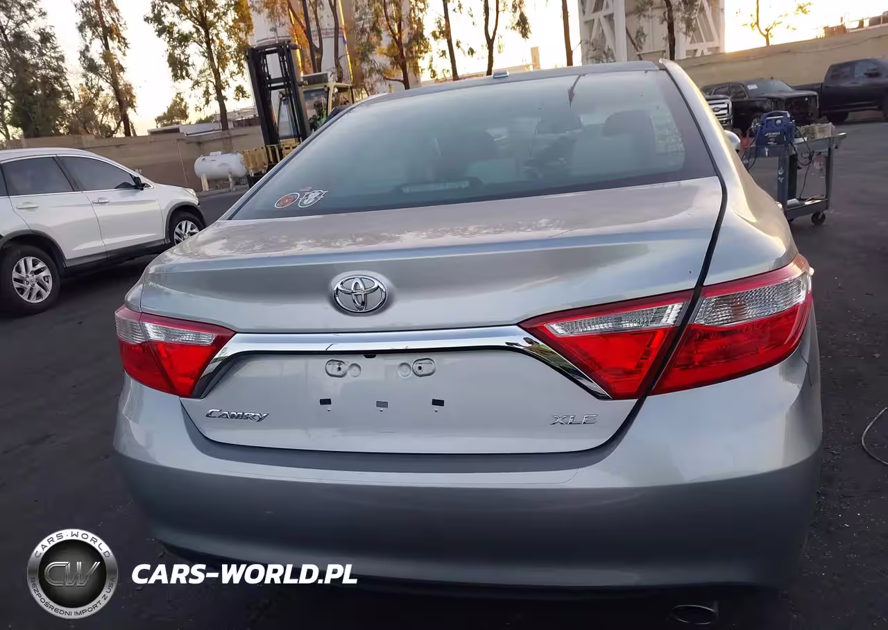 2016 Toyota Camry Xle VIN:4T4BF1FK0GR524145 - 16