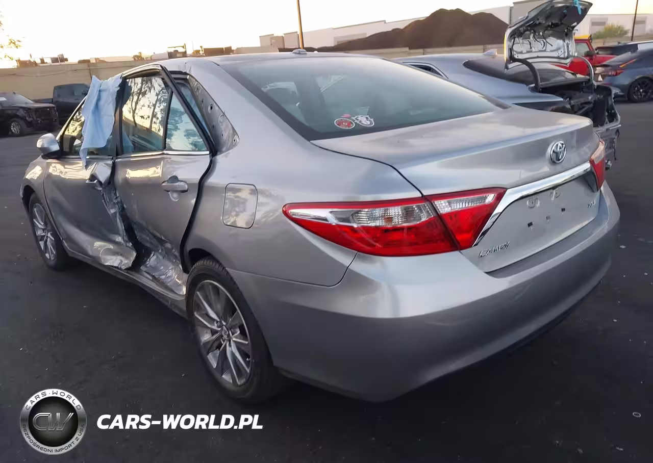2016 Toyota Camry Xle VIN:4T4BF1FK0GR524145 - 3
