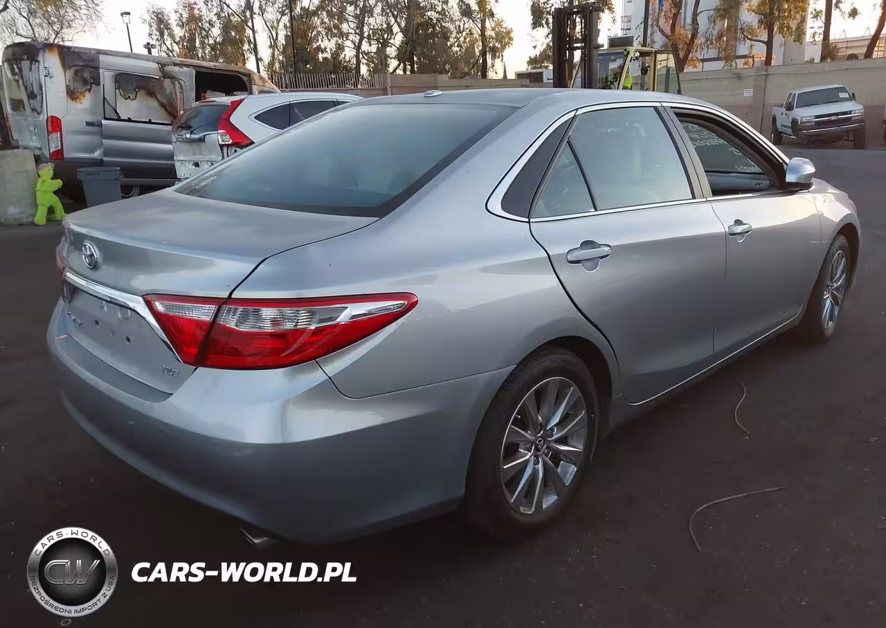 2016 Toyota Camry Xle VIN:4T4BF1FK0GR524145 - 4