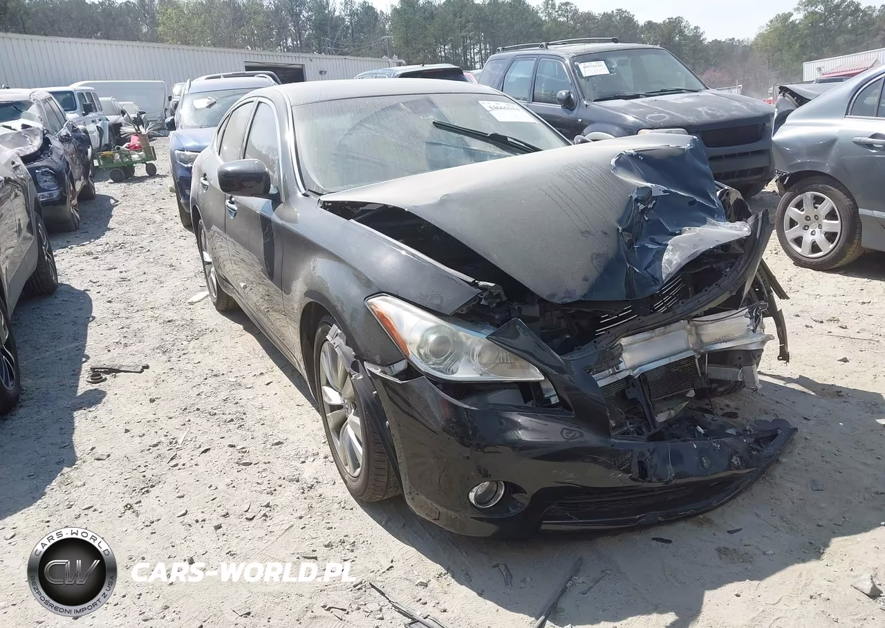 2013 Infiniti M37