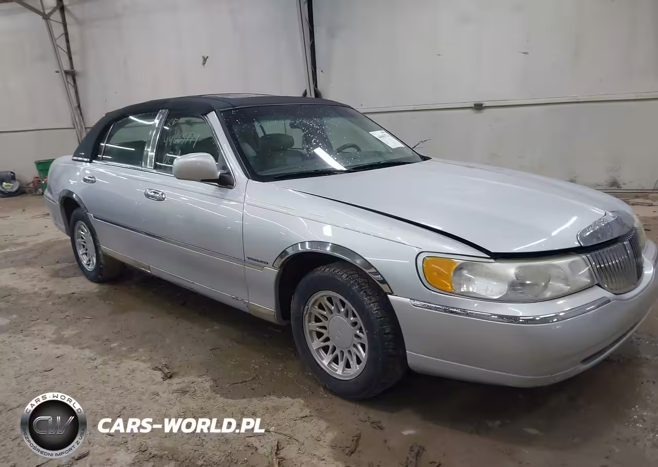 2002 Lincoln Town Car Signature