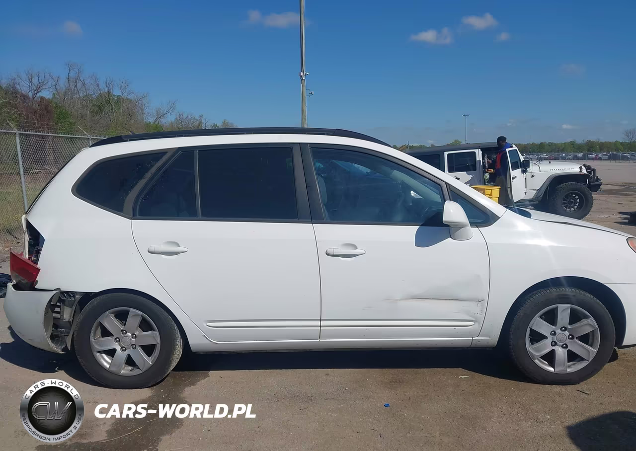 2008 Kia Rondo Lx V6 VIN:KNAFG526X87136592 - 13