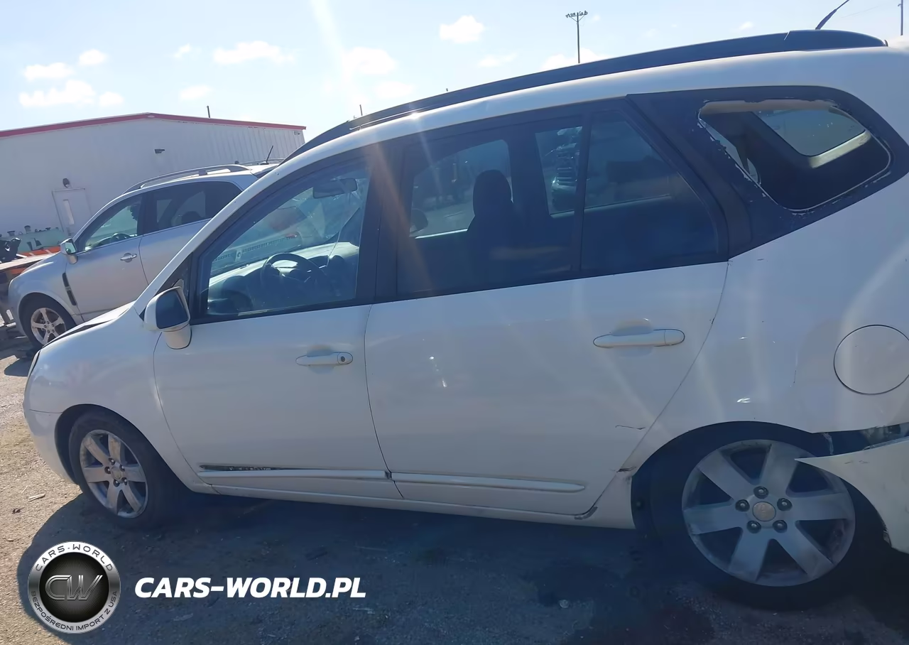 2008 Kia Rondo Lx V6 VIN:KNAFG526X87136592 - 14