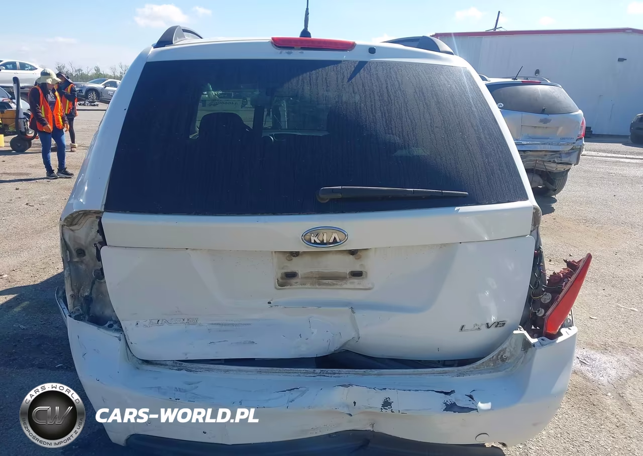 2008 Kia Rondo Lx V6 VIN:KNAFG526X87136592 - 16