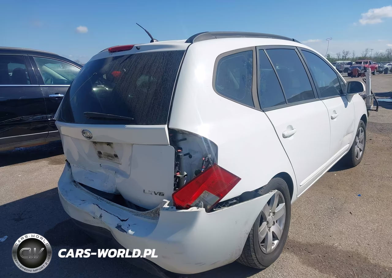 2008 Kia Rondo Lx V6 VIN:KNAFG526X87136592 - 4