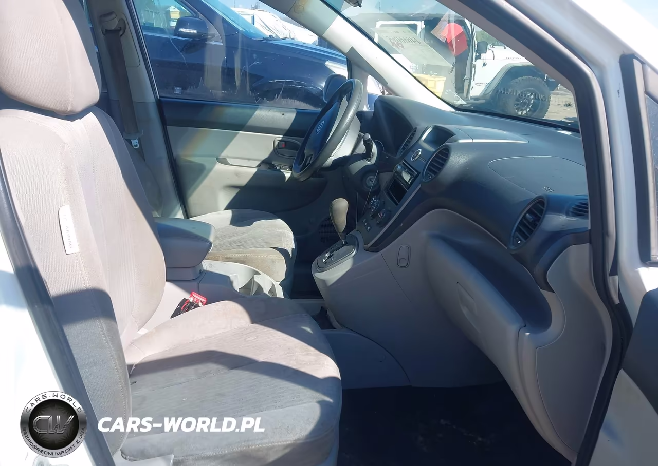 2008 Kia Rondo Lx V6 VIN:KNAFG526X87136592 - 5