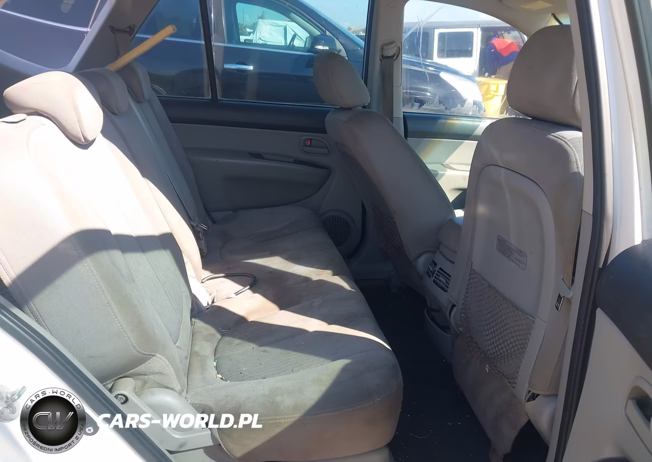 2008 Kia Rondo Lx V6 VIN:KNAFG526X87136592 - 8