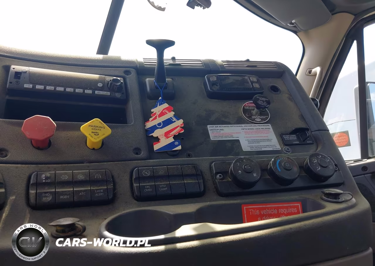 2015 Freightliner Cascadia 113 VIN:1FUBGAD43FLGD9804 - 13