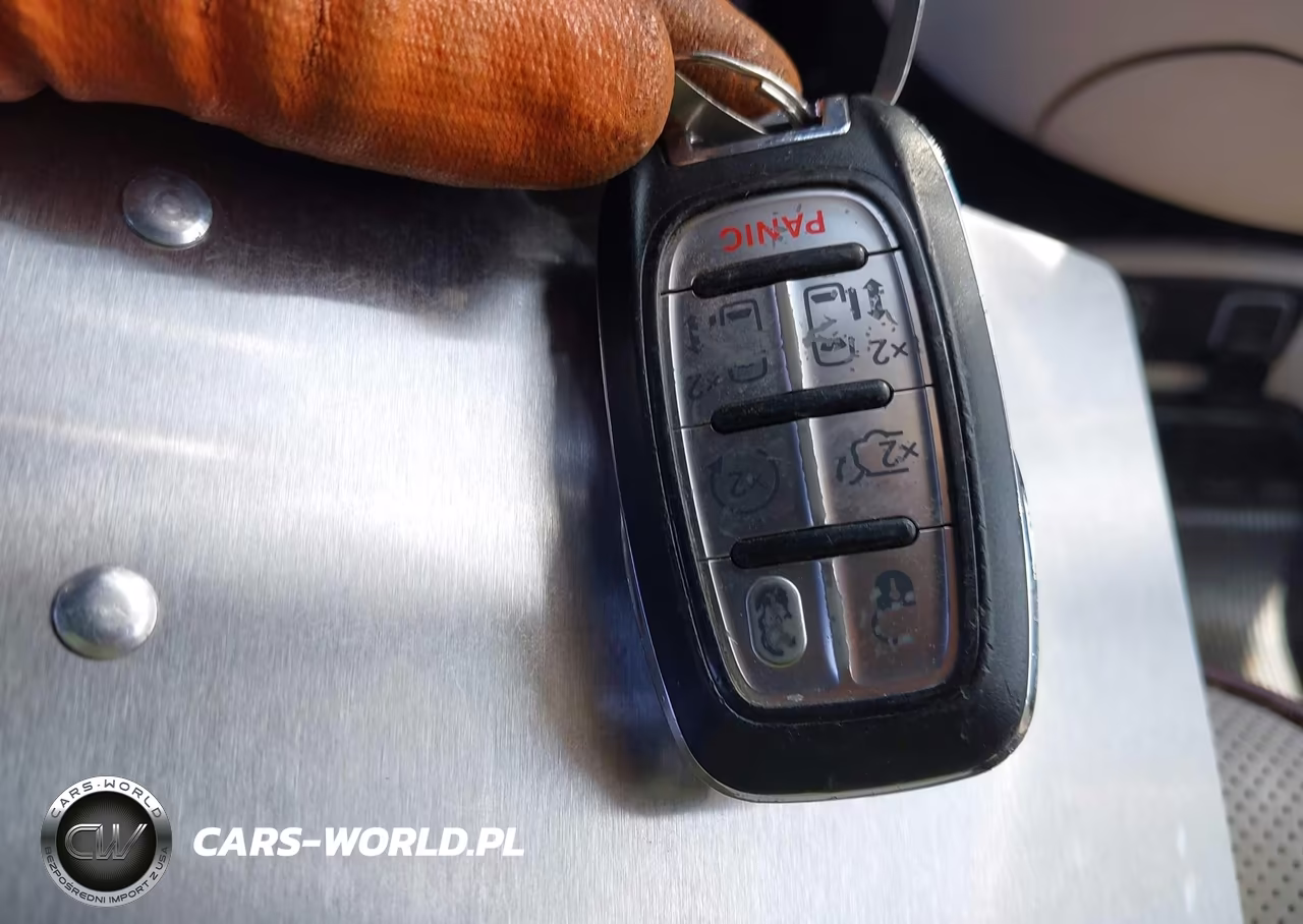 2020 Chrysler Pacifica Limited VIN:2C4RC1GGXLR277076 - 11