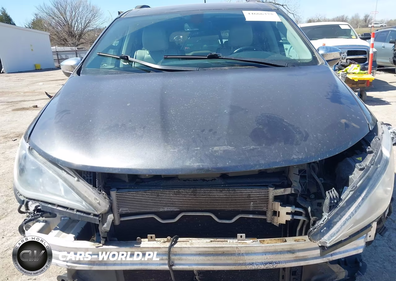 2020 Chrysler Pacifica Limited VIN:2C4RC1GGXLR277076 - 13