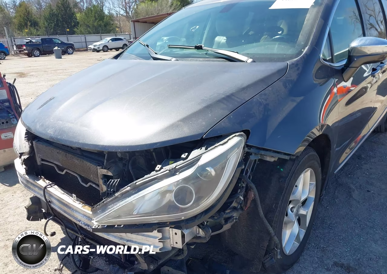 2020 Chrysler Pacifica Limited VIN:2C4RC1GGXLR277076 - 6