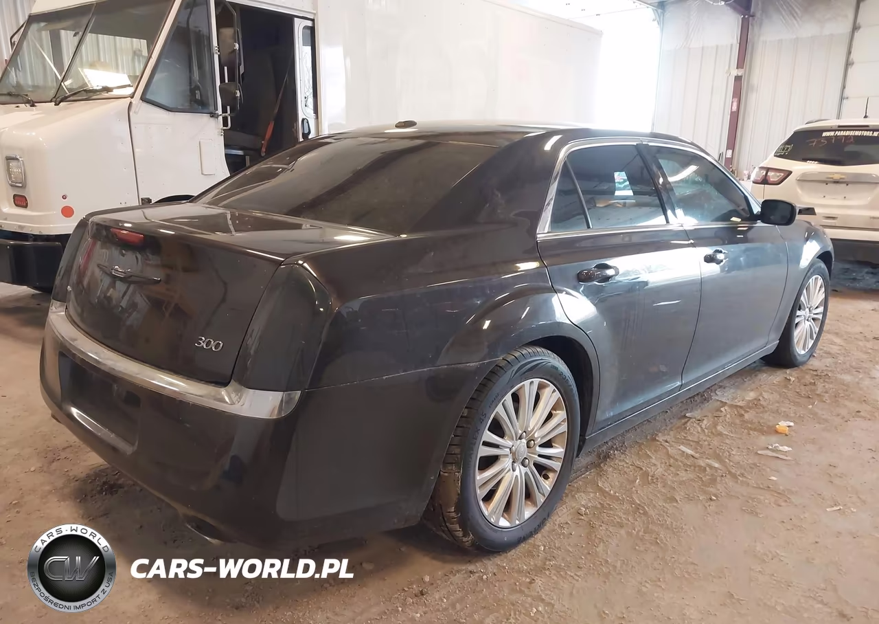 2013 Chrysler 300 Motown VIN:2C3CCARG2DH711778 - 4