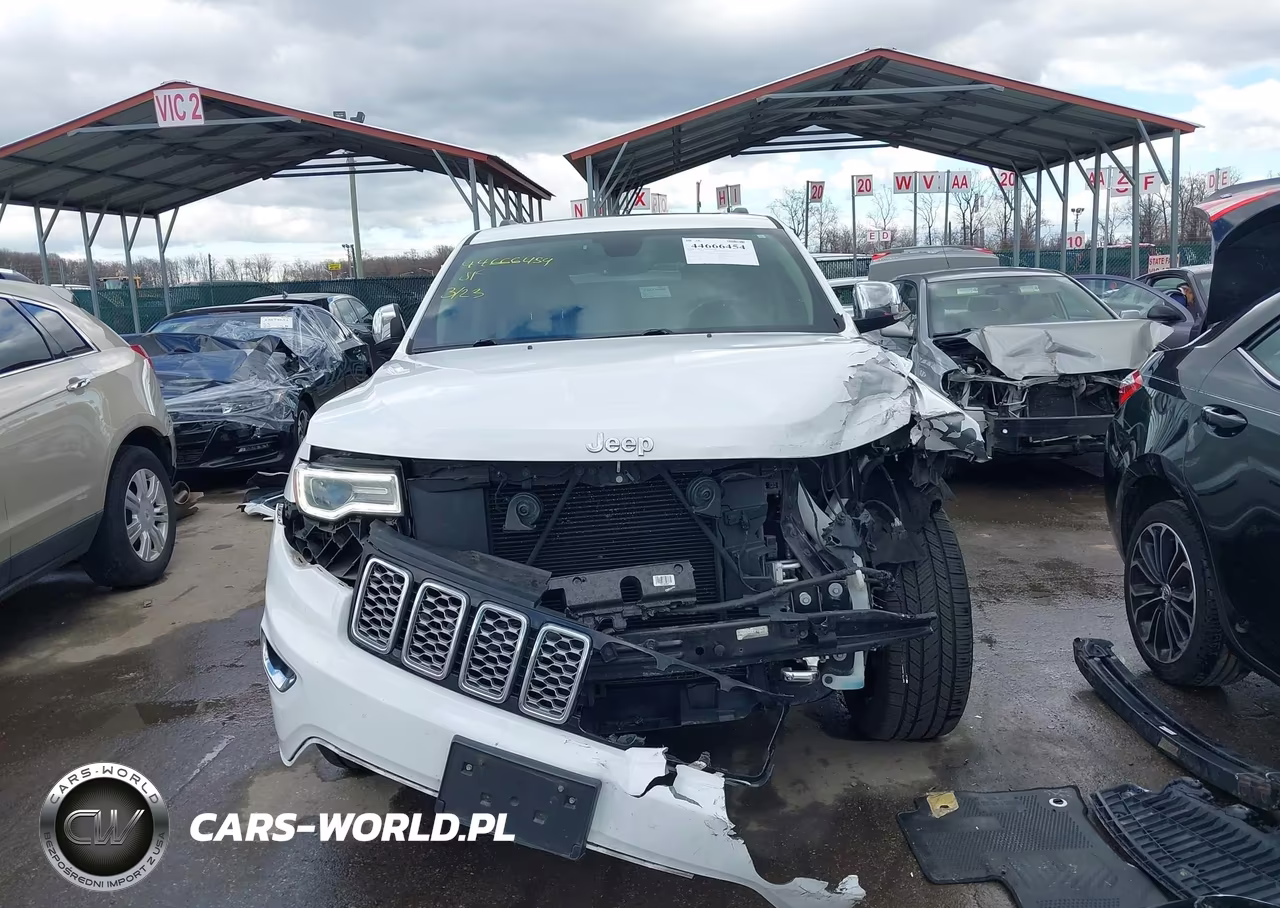 2020 Jeep Grand Cherokee Overland 4X4 VIN:1C4RJFCGXLC150328 - 13