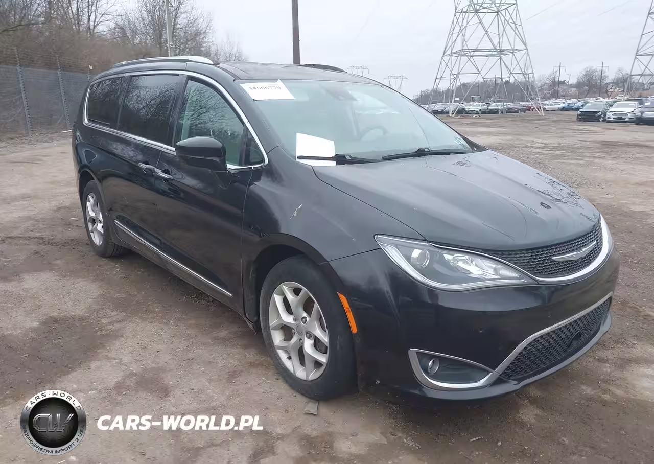 2017 Chrysler Pacifica Touring-L Plus