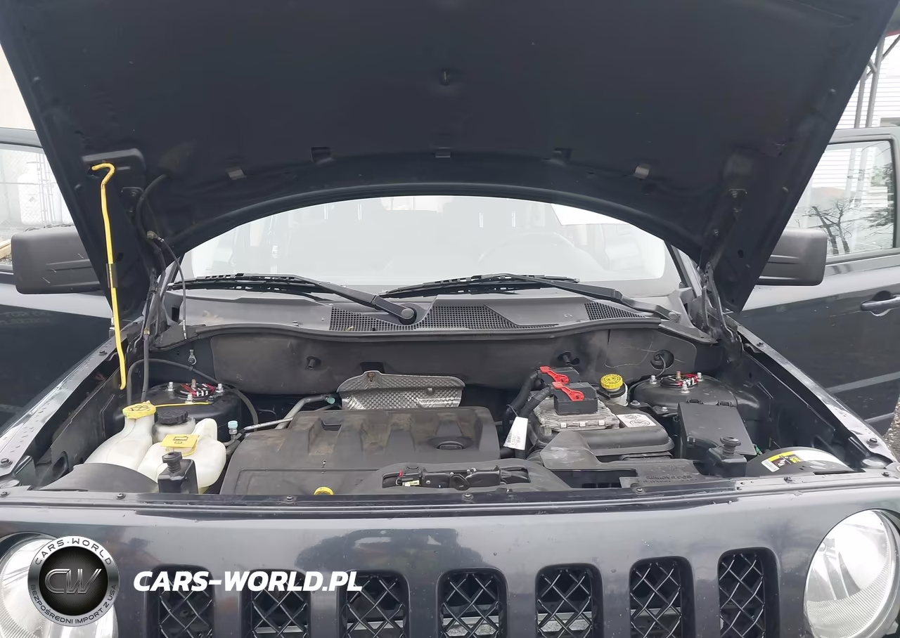 2015 Jeep Patriot Latitude VIN:1C4NJPFB9FD350619 - 10