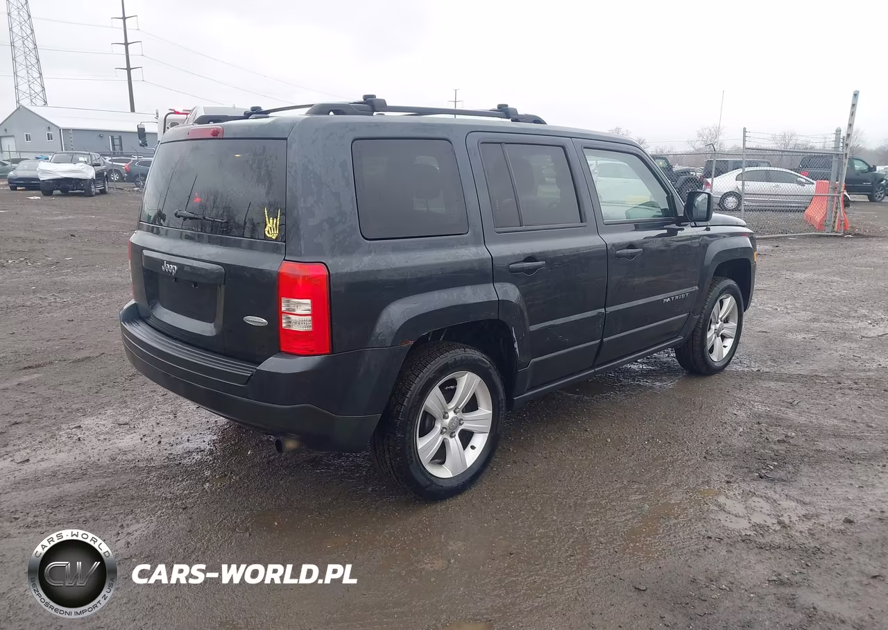 2015 Jeep Patriot Latitude VIN:1C4NJPFB9FD350619 - 4