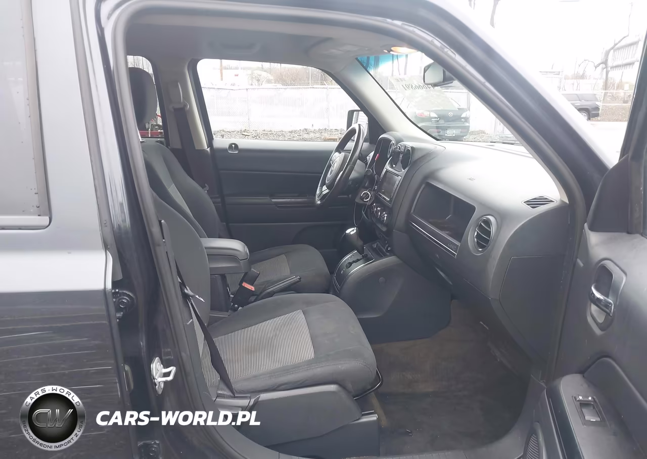 2015 Jeep Patriot Latitude VIN:1C4NJPFB9FD350619 - 5