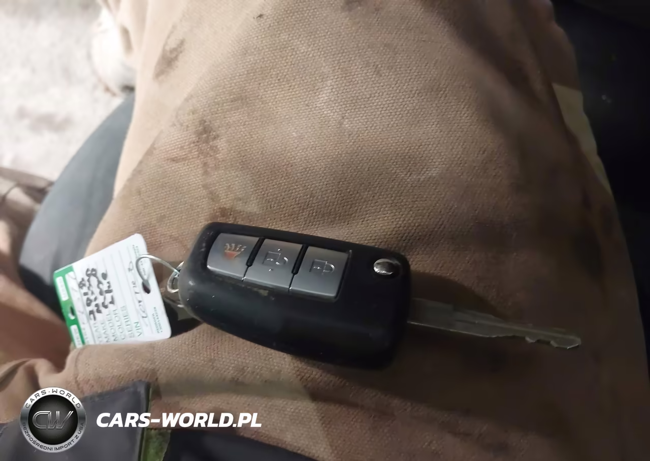 2018 Nissan Rogue Sport S VIN:JN1BJ1CR2JW251853 - 11
