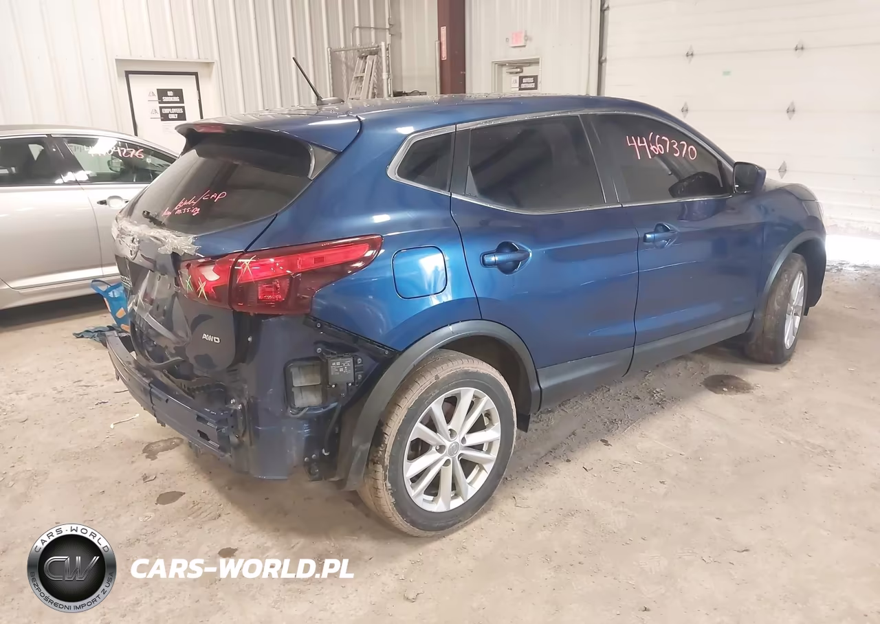 2018 Nissan Rogue Sport S VIN:JN1BJ1CR2JW251853 - 4