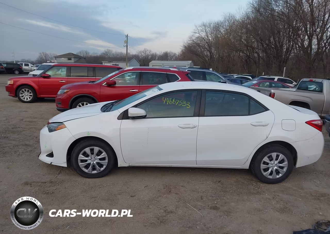 2018 Toyota Corolla L VIN:2T1BURHE4JC056922 - 14
