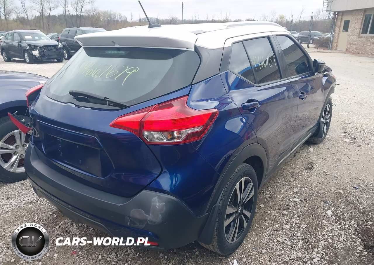 2018 Nissan Kicks Sr VIN:3N1CP5CU3JL524755 - 4