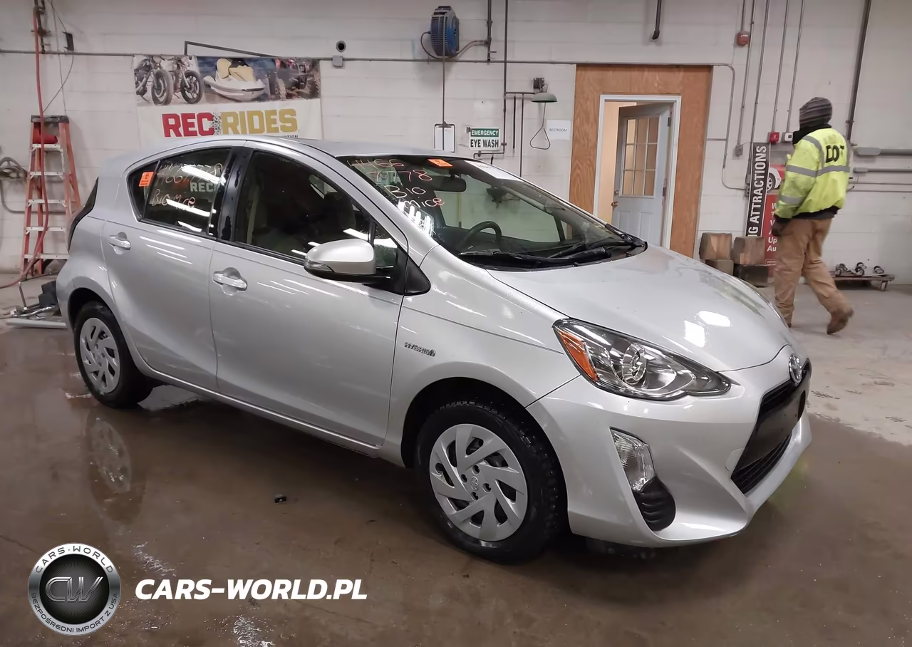 2016 Toyota Prius C One