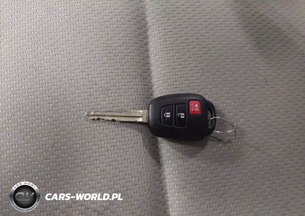 2016 Toyota Prius C One VIN:JTDKDTB30G1133738 - 11