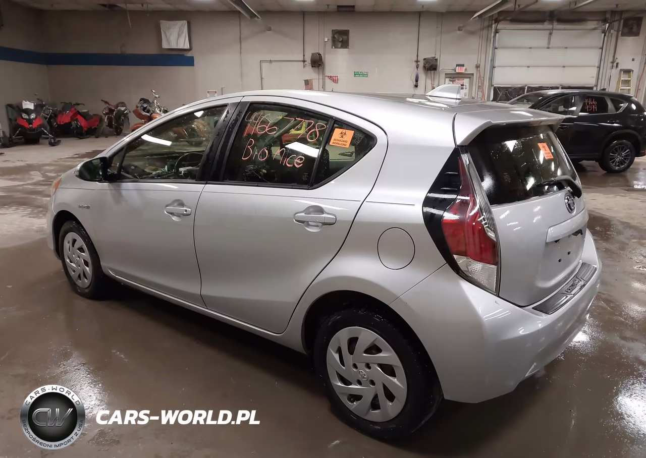 2016 Toyota Prius C One VIN:JTDKDTB30G1133738 - 3