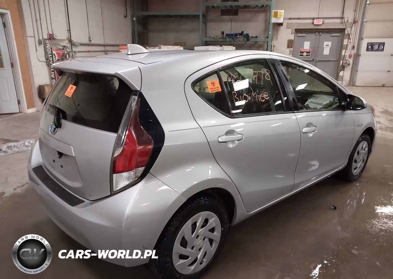 2016 Toyota Prius C One VIN:JTDKDTB30G1133738 - 4