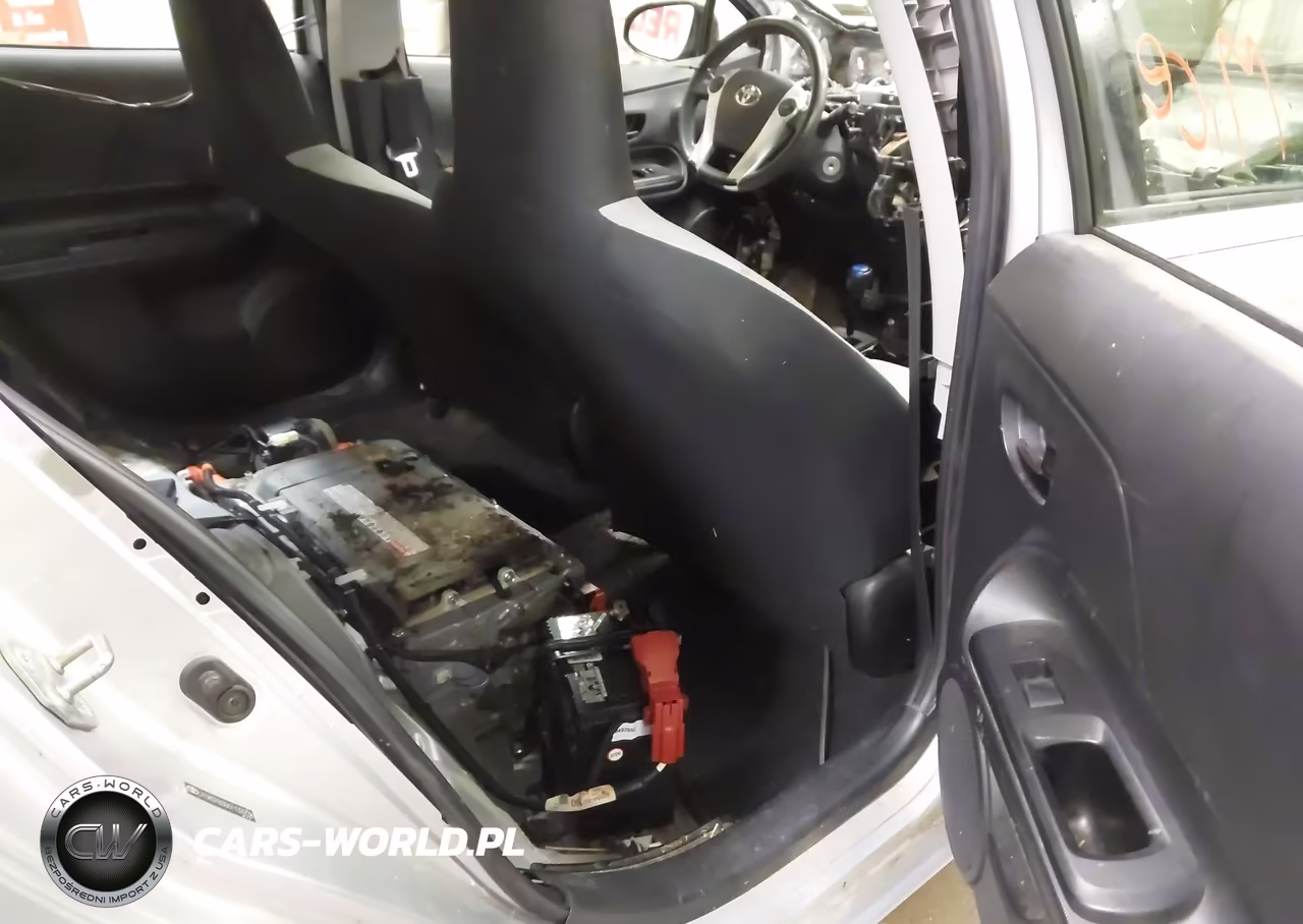 2016 Toyota Prius C One VIN:JTDKDTB30G1133738 - 8