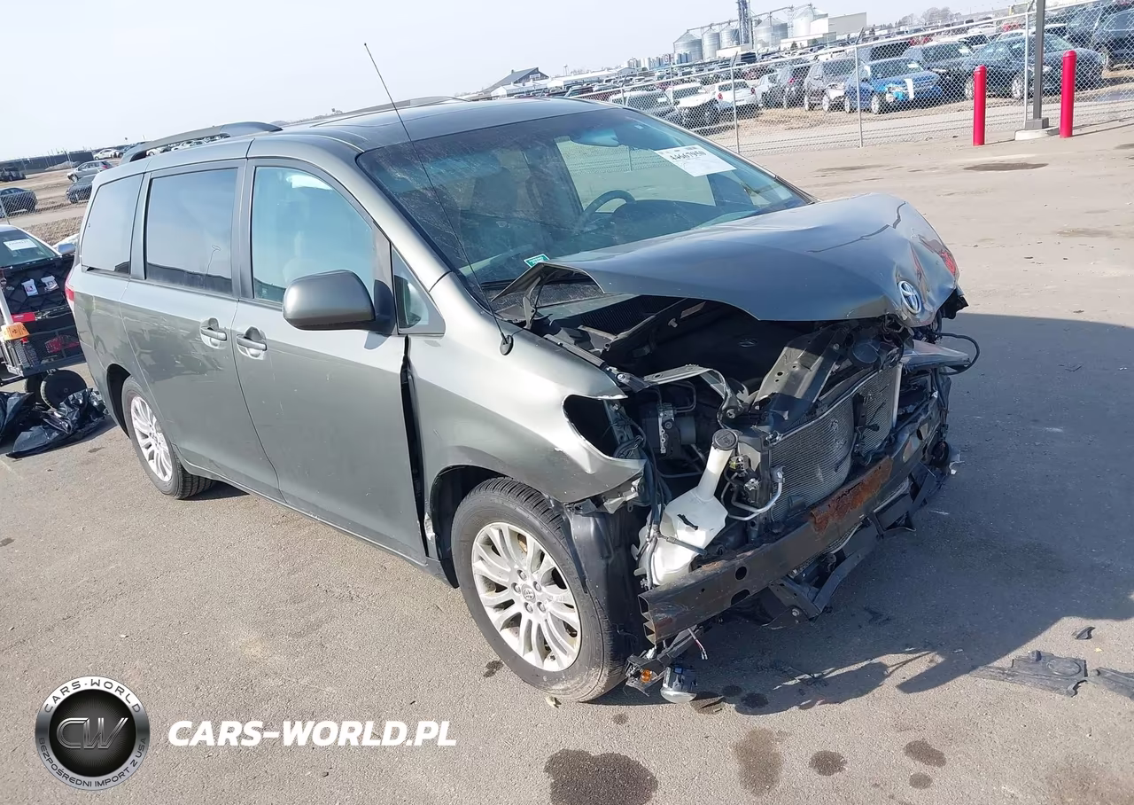 2012 Toyota Sienna Xle V6 8 Passenger