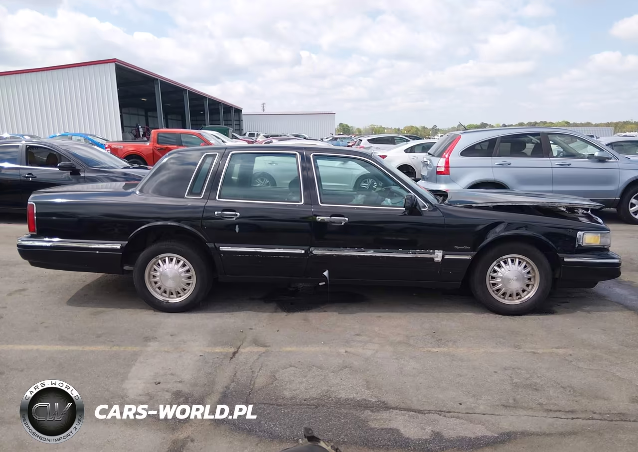1997 Lincoln Town Car Signature VIN:1LNLM82W5VY679155 - 13