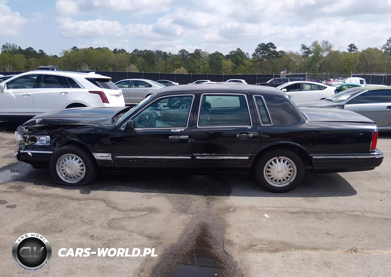 1997 Lincoln Town Car Signature VIN:1LNLM82W5VY679155 - 14