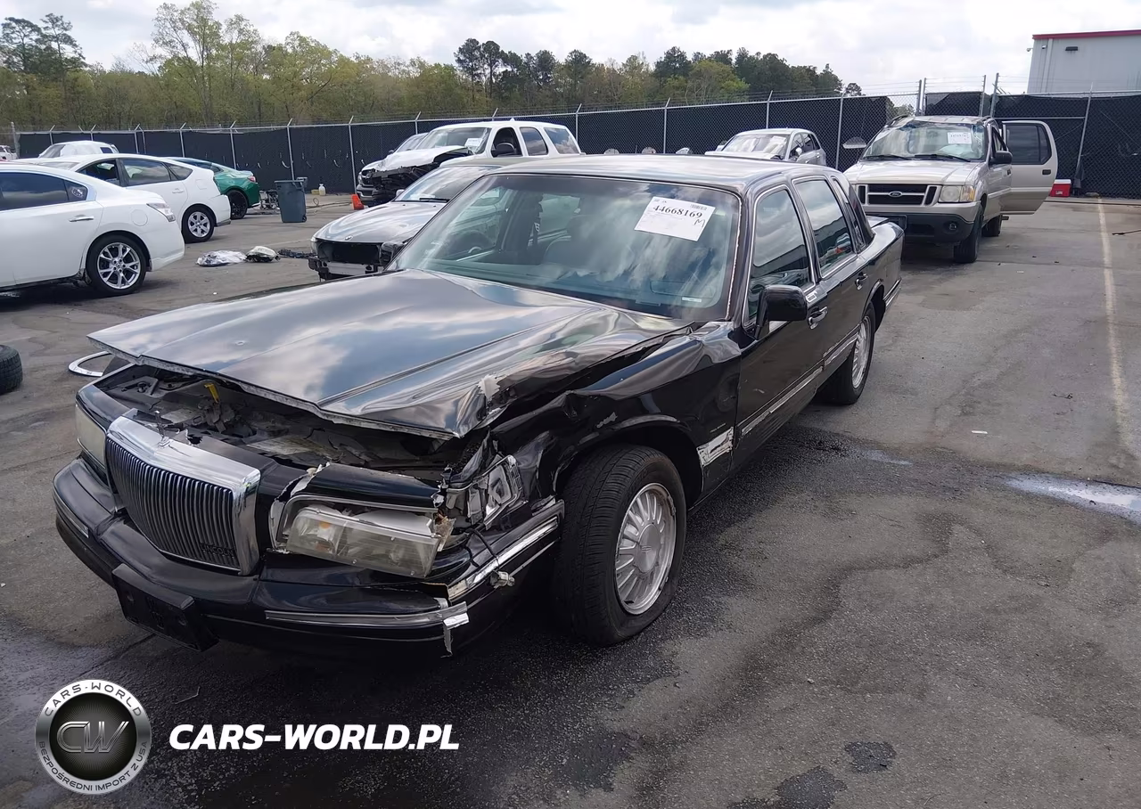 1997 Lincoln Town Car Signature VIN:1LNLM82W5VY679155 - 2