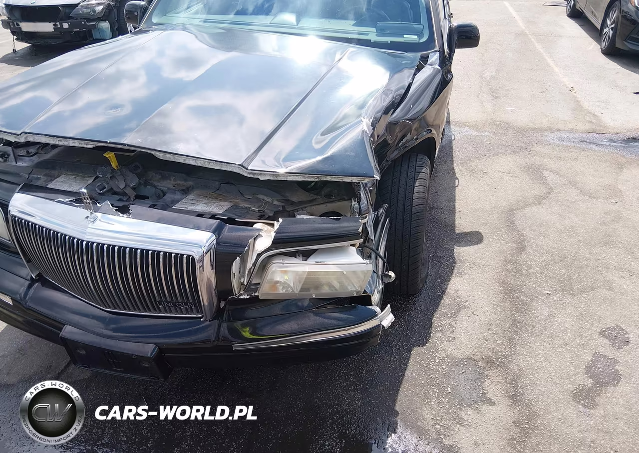 1997 Lincoln Town Car Signature VIN:1LNLM82W5VY679155 - 6