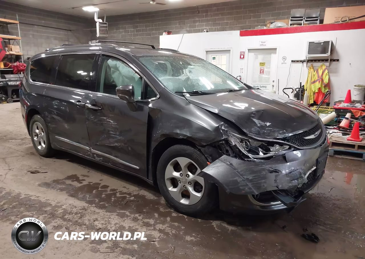 2017 Chrysler Pacifica Touring-L Plus