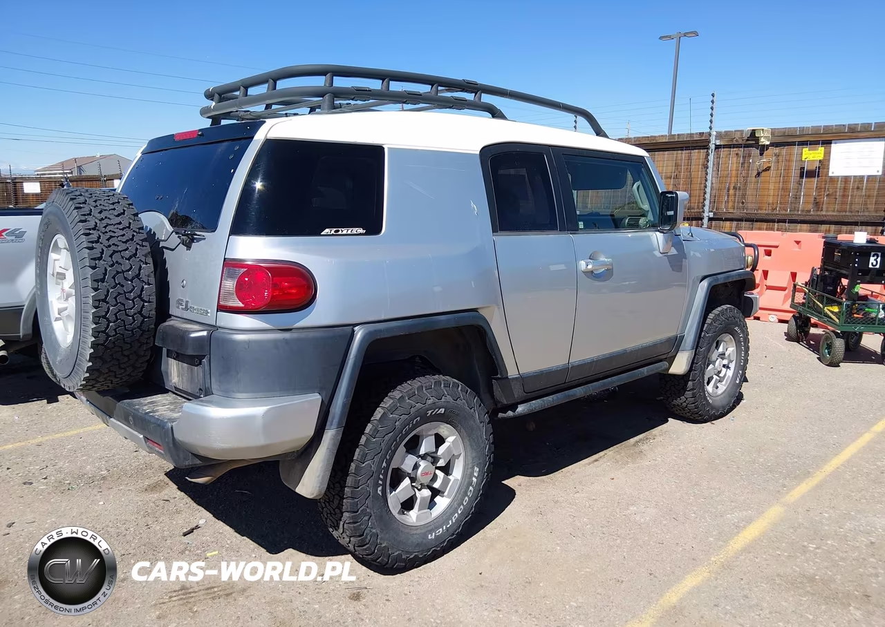 2008 Toyota Fj Cruiser VIN:JTEBU11F28K033728 - 4