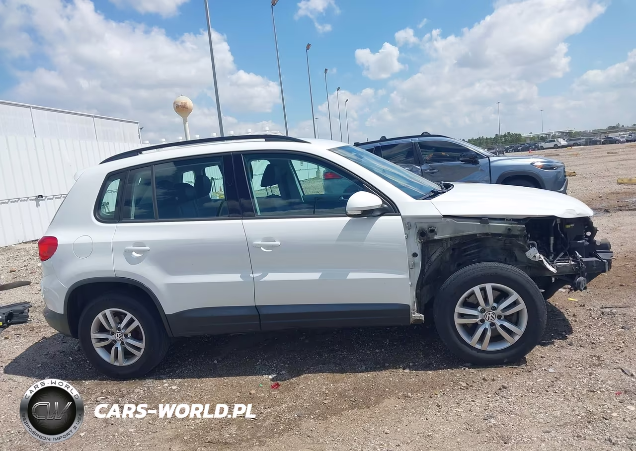 2016 Volkswagen Tiguan S VIN:WVGAV7AX2GW583569 - 14