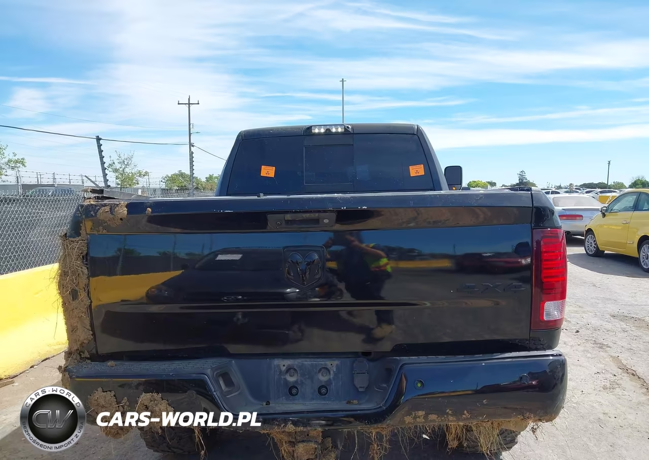 2018 Ram 3500 Laramie 4X4 6'4 Box VIN:3C63R3EL5JG374602 - 15